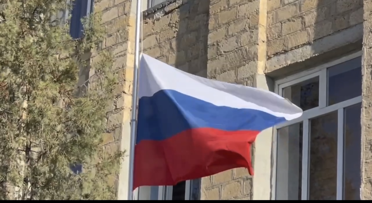 С днем Российского флага.