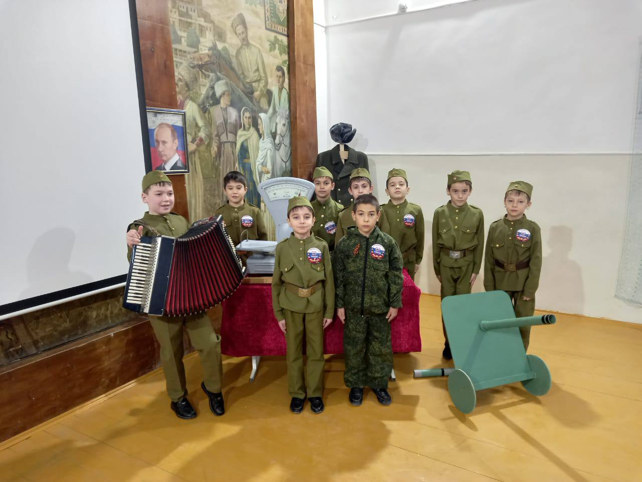 Показательные выступления 2-3 классов ко Дню защитника отечества..